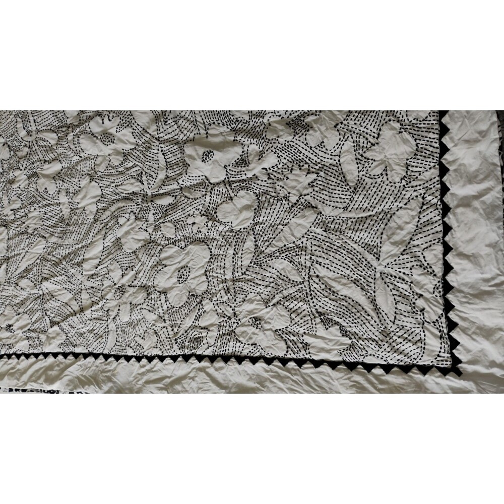 John Robshaw Baby Toddler Suhavi Crib Quilt Blk White Floral Organic Cotton EUC - Picture 6 of 11